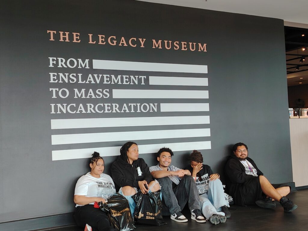 Afroamerički školarci u Muzeju nasljeđa u gradu Montgomery u Alabami